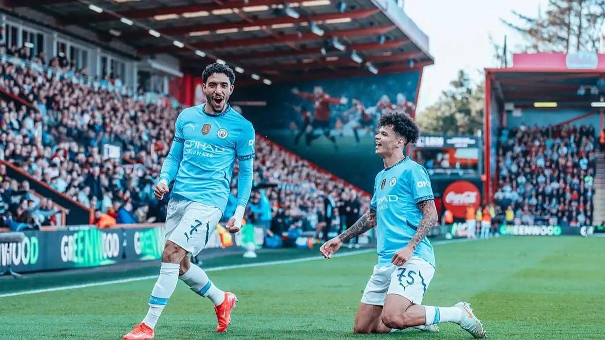 九游游戏-包含集结日意大利杯传出新动向；曼城单刀错失；管理层表态：悬念犹存；轮换策略成焦点的词条